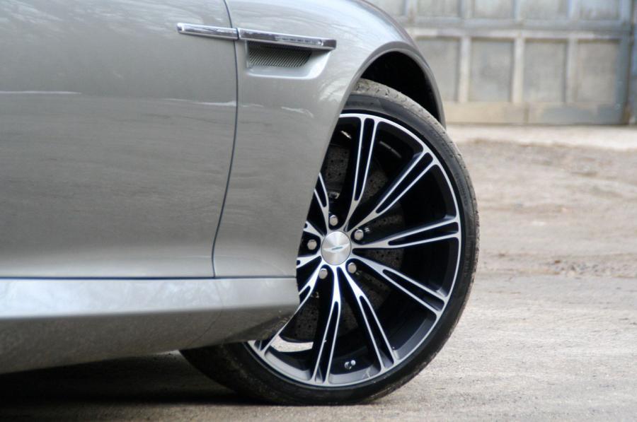 Детали экстерьера Aston Martin Virage 2011 года  (NA) (фото 31 из 39)